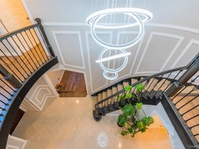 18 Robin Way, Great Neck NY 11021