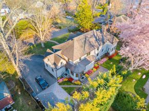 18 Robin Way, Great Neck NY 11021