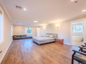 18 Robin Way, Great Neck NY 11021