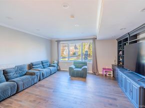 18 Robin Way, Great Neck NY 11021
