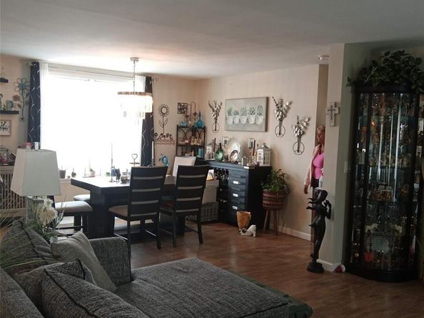 1661- 539 Old Country 539, Riverhead NY 11901