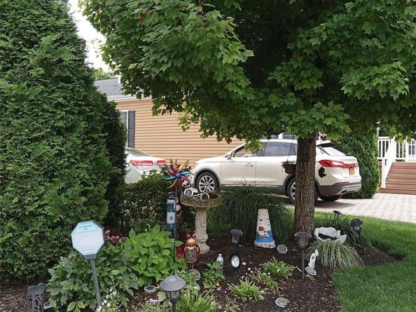 1661- 539 Old Country 539, Riverhead NY 11901