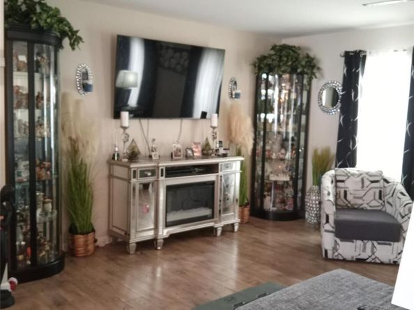 1661- 539 Old Country 539, Riverhead NY 11901