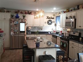 1661- 539 Old Country 539, Riverhead NY 11901