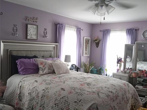 1661- 539 Old Country 539, Riverhead NY 11901