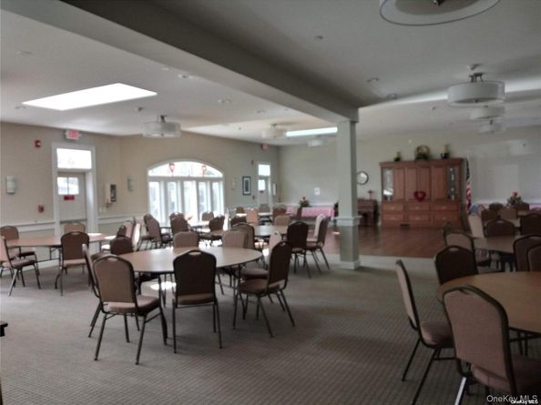 1661- 539 Old Country 539, Riverhead NY 11901