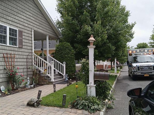 1661- 539 Old Country 539, Riverhead NY 11901