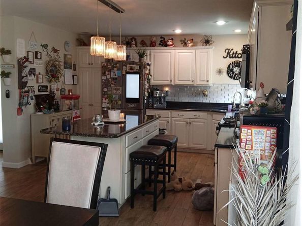 1661- 539 Old Country 539, Riverhead NY 11901