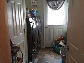 1661- 539 Old Country 539, Riverhead NY 11901
