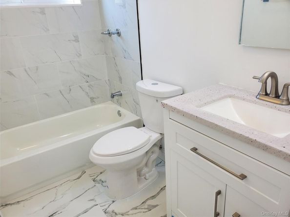 31 W Marine Avenue, Lindenhurst NY 11757