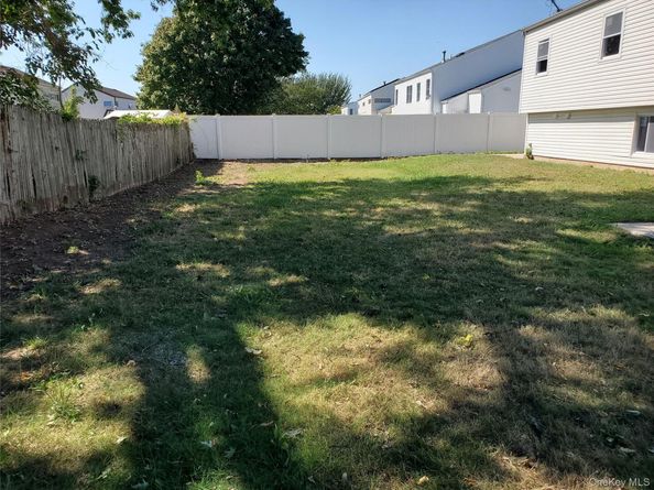 31 W Marine Avenue, Lindenhurst NY 11757
