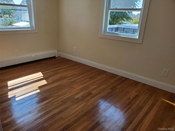 31 W Marine Avenue, Lindenhurst NY 11757