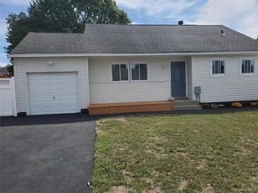 31 W Marine Avenue, Lindenhurst NY 11757