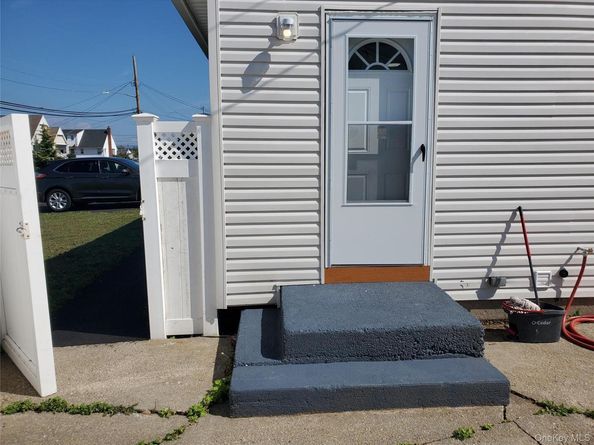 31 W Marine Avenue, Lindenhurst NY 11757