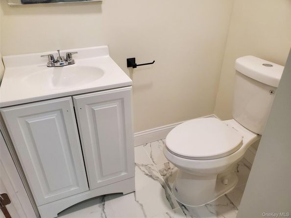 31 W Marine Avenue, Lindenhurst NY 11757