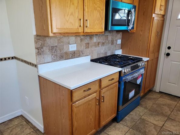 31 W Marine Avenue, Lindenhurst NY 11757