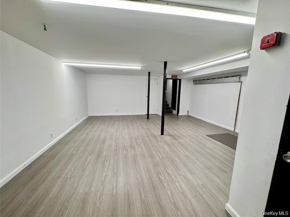 67-05 Roosevelt Ave, Woodside NY 11377