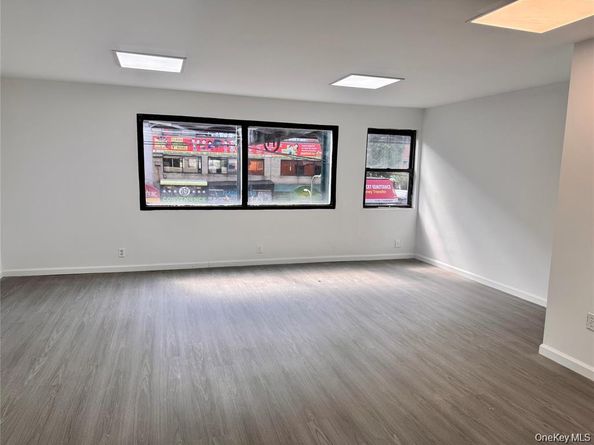 67-05 Roosevelt Ave, Woodside NY 11377