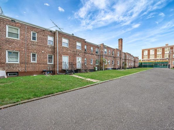 20202 109th Avenue, Saint Albans NY 11412