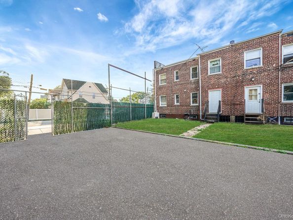 20202 109th Avenue, Saint Albans NY 11412