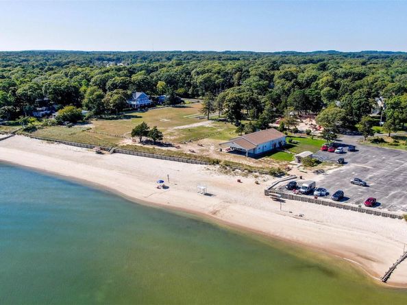 35 N Riley Avenue, Mattituck NY 11952