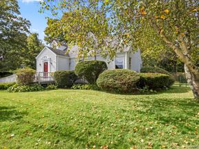41 Brush Lane, Greenlawn NY 11740