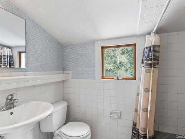 41 Brush Lane, Greenlawn NY 11740