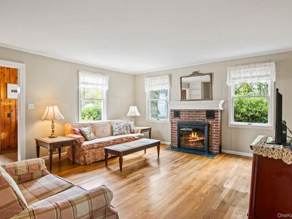 41 Brush Lane, Greenlawn NY 11740