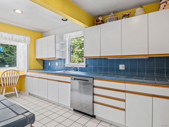 41 Brush Lane, Greenlawn NY 11740