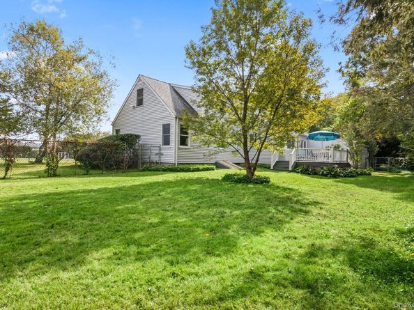 41 Brush Lane, Greenlawn NY 11740