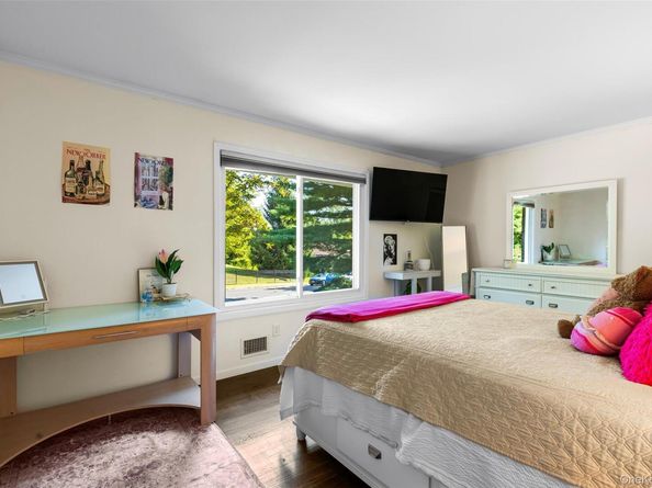 40 Penny Lane, Scarsdale NY 10583