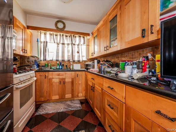 1405 E 233rd Street, Bronx NY 10466