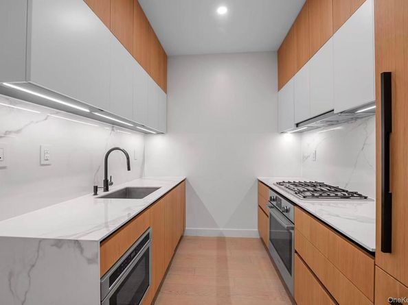 5 Court Square 6A, Long Island City NY 11101