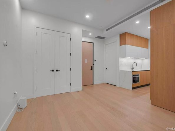 5 Court Square 6A, Long Island City NY 11101