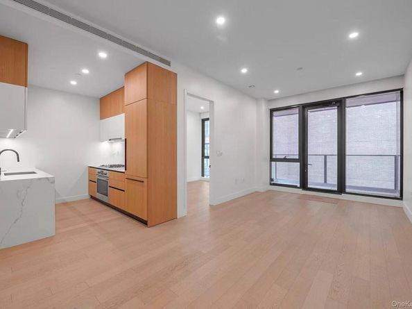 5 Court Square 6A, Long Island City NY 11101