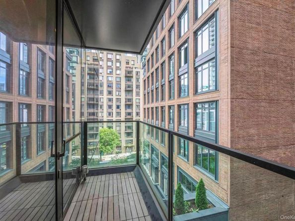 5 Court Square 6A, Long Island City NY 11101