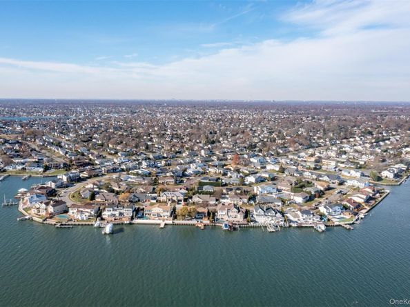 5 Huron Avenue, Massapequa NY 11758