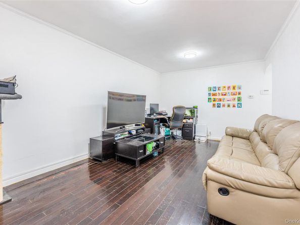 6737 180th Street, Fresh Meadows NY 11365