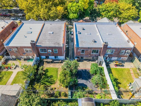 6737 180th Street, Fresh Meadows NY 11365