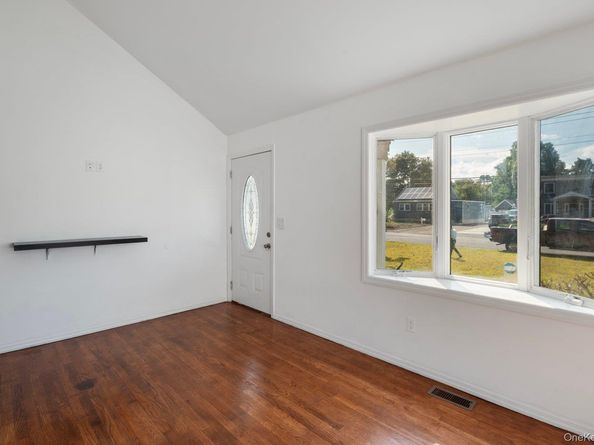 11 McGowan Lane, Central Islip NY 11722