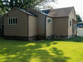 11 McGowan Lane, Central Islip NY 11722