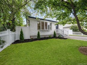 9 Grayston Street, Westbury NY 11590