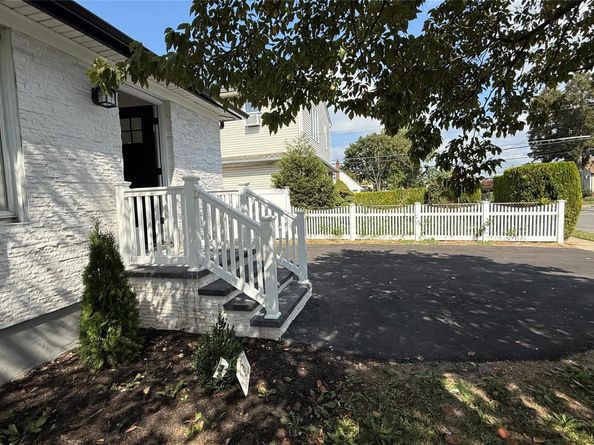 9 Grayston Street, Westbury NY 11590