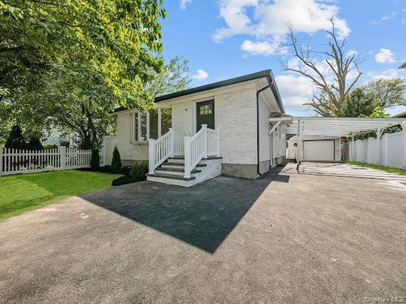 9 Grayston Street, Westbury NY 11590