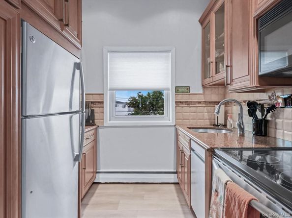 4 Rose Street 6 2A, Oceanside NY 11572