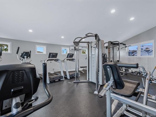4 Rose Street 6 2A, Oceanside NY 11572