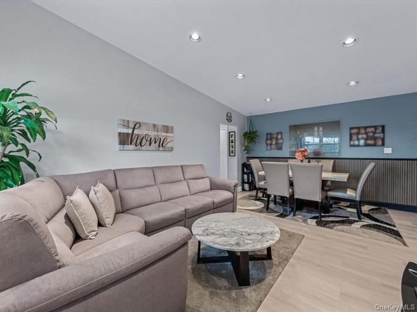 4 Rose Street 6 2A, Oceanside NY 11572