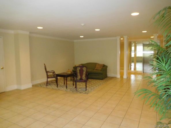 3 Consulate Drive 4L, Tuckahoe NY 10707