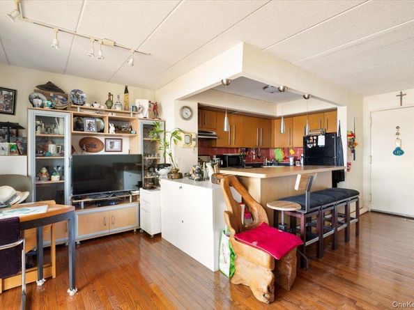 35-20 147th Street 8C, Flushing NY 11354