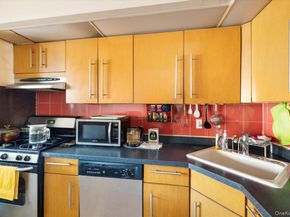 35-20 147th Street 8C, Flushing NY 11354